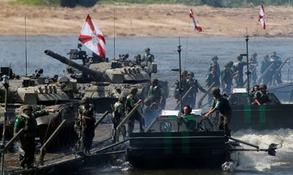Гигантски маневри: Русия демонстрира голямата си военна мощ