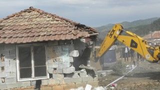 В понеделник събярят 54 незаконни постройки в местността „Карасиврия“ в Стара Загора