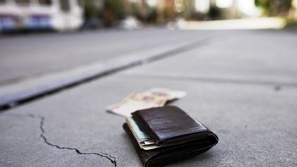 Младеж предаде в полицията портфейл с пари и документи, изгубен в Изгрев