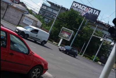 Билбордове Кауза Колежа на 2 ключови кръстовища в Пловдив! Вижте какво гласят
