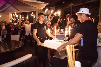 Street Lounge отпразнува първия си рожден ден в компанията на звездни актьори