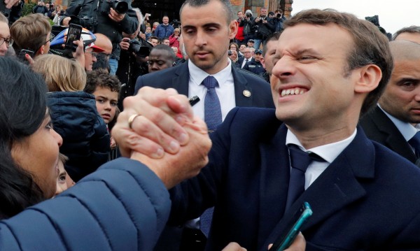 Франция победи популизма, но е дълбоко разделена