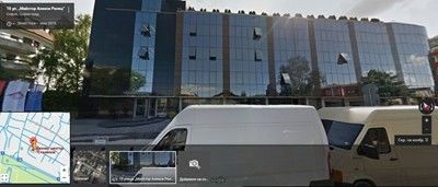 Камери засекли как мъж хвърля взрива пред офиса в столицата