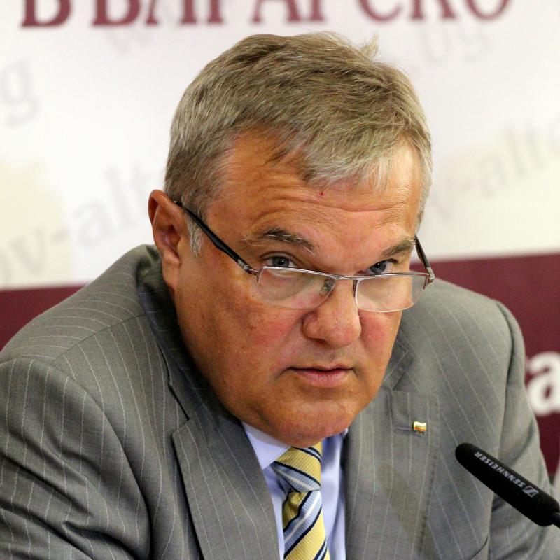 Председателят на АБВ Румен Петков в Пловдив: Министерството на отбраната засекретява ключова информация относно закупуването на боен самолет