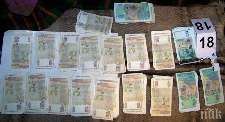 Полицията надуши незаконни банкови транзакции, спипа 33-годишен с коли, злато и оръжия (СНИМКИ)