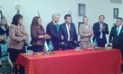 Операта си сътрудничи с оркестър Курмангазъ