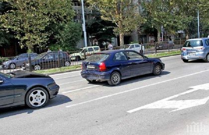Три коли се удариха в Кършияка, образува се задръстване (СНИМКИ)