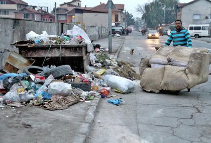 Държавата праща полиция в Шекера
