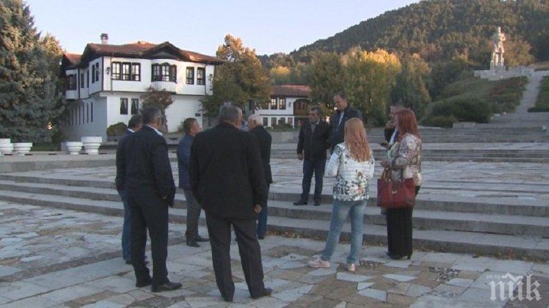 Кметове се вдигат на протест по жълтите павета