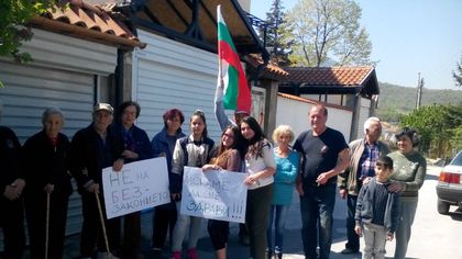 Белащенци на протест срещу антена на мобилен оператор във вилната зона