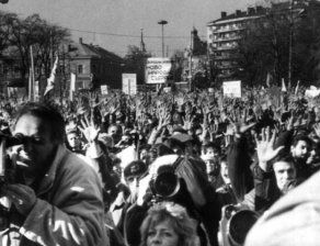 В България се провежда първият свободен опозиционен митинг след промените