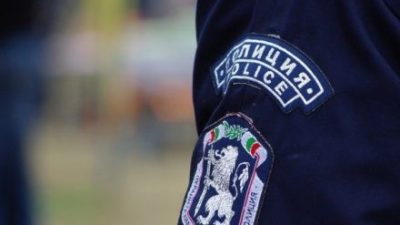 Пиян с 2,42 промила удря в главата и рита полицай в Хасково