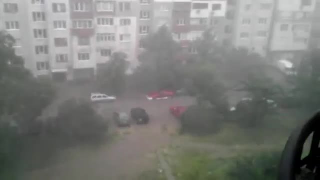 Иде силен дъжд на пориви до довечера, температурите падат под нулата
