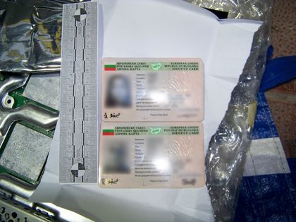 Полицията разкри незаконен цех за изготвяне на фалшиви документи за самоличност в Шумен (ОБЗОР)