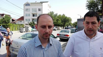 ВИДЕО и СНИМКИ: Отец призова светец да помогне за Коматевско шосе! Послъга ли кметът на Южен?