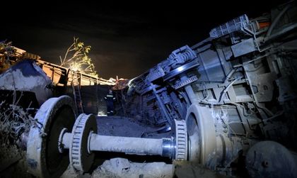 Влак се заби в къща близо до Солун, жертви са две
