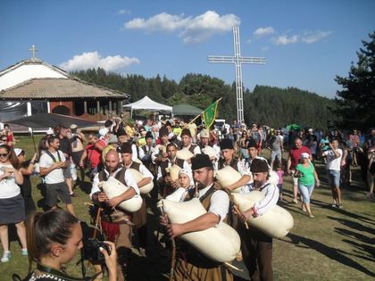 70-годишният Брус от Сан Франциско - най-старият гайдар в Гела