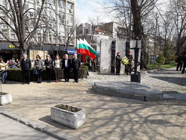 Шумен: С военен ритуал в града бяха отбелязани 74 години от Дравската епопея
