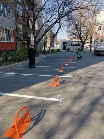 Монтираха антипаркинг скоби на бул. "Източен" в Пловдив