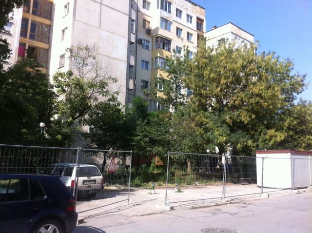 Санирането на панелките пак зацикли