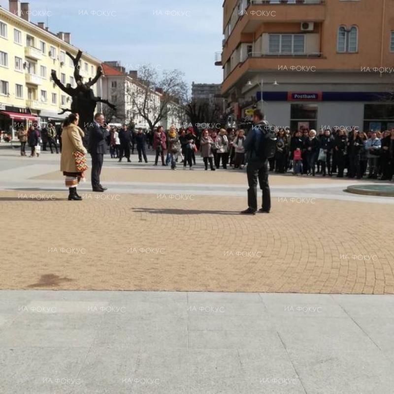 Сливен: Кметът Стефан Радев подкрепи исканията на медицинските специалисти, протестиращи в града
