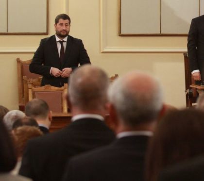 След 8 часа инфрактно заседание: Приеха промените в конституцията с над 200 гласа