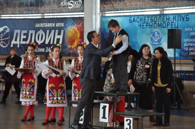 Бургас: Кметът Димитър Николов награди победителите в състезанието We love English