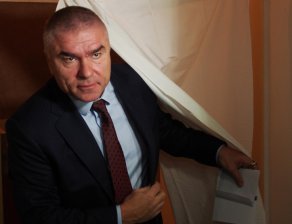 Марешки няма да даде подкрепата си нито за Радев, нито за Цачева