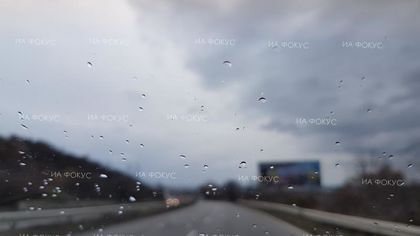 Смолян: Слаб дъжд вали в областта, пътищата са проходими при зимни условия