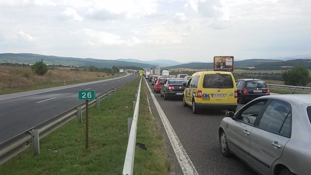 Ограничават движението на магистралата край Ихтиман