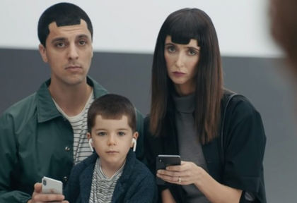 Samsung се изгаври брутално с функциите на iPhone (ВИДЕО)