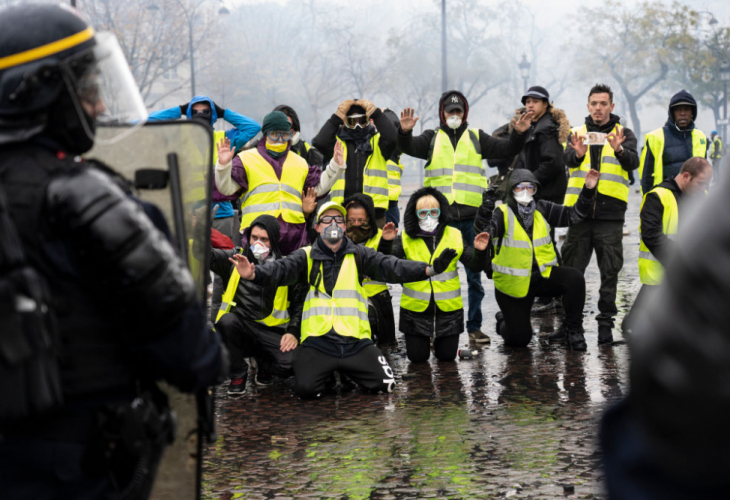 Не ги бавят: Франция вече осъди „жълти жилетки“ за погрома