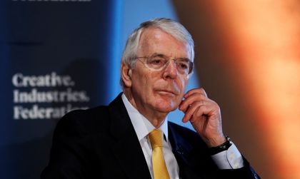Заради фанатиците по Brexit: Мей може да поиска избори!
