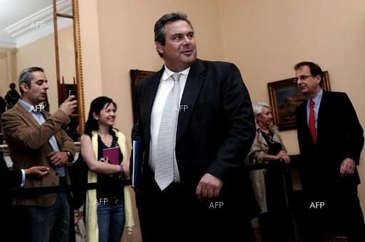 „Русские Афиньi“: Бившият началник на ГЩ на гръцката армия поиска оставката на Панос Каменос