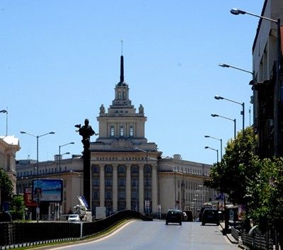 Настаниха Румен Радев в кабинет в бившия Партиен дом