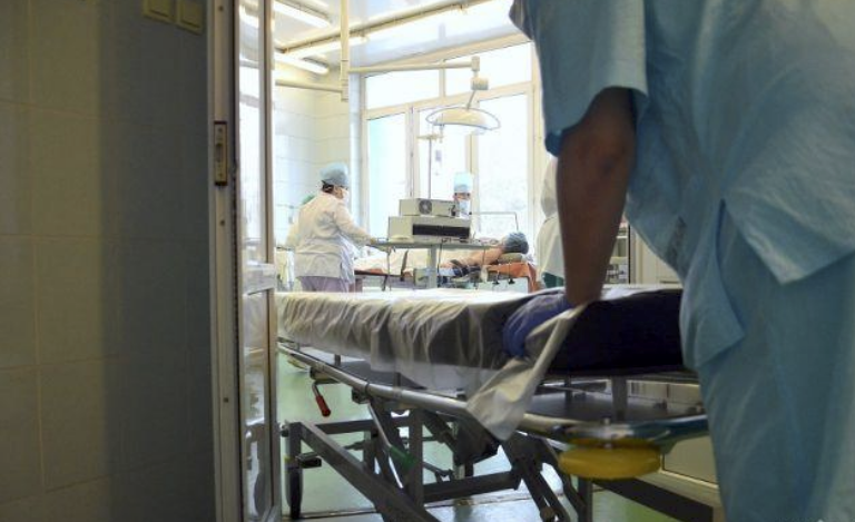 Какво е състоянието на детето, премазаното от футболна врата