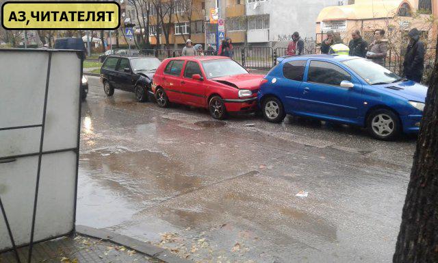 Четири коли се нанизаха една в друга на 