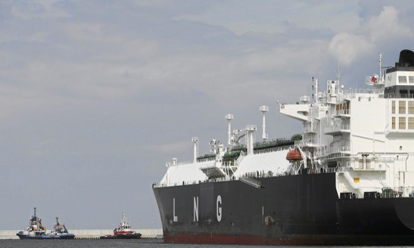 Танкер с втечнен газ заседна край остров Крит