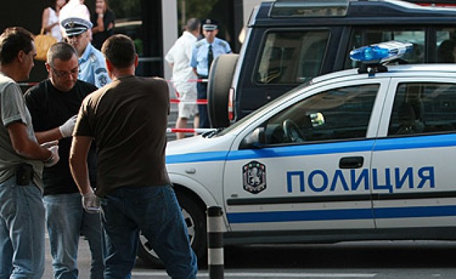 Надрусан сириец вилня във Варна, наби полицай и потроши районно