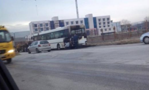 Автобус пламна в движение в Асеновград