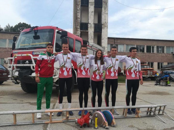 Разградските юноши обраха първите места на републиканско състезание по пожаро-приложен спорт