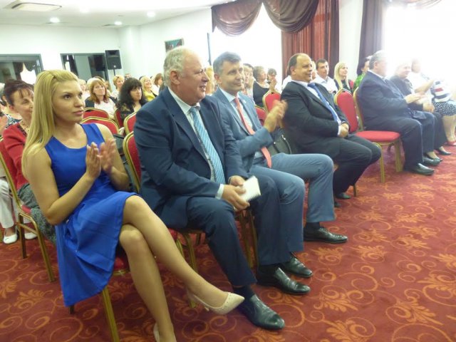 Отличиха учители от „Източен“ за 24 май СНИМКИ
