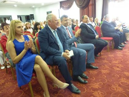 Отличиха учители от „Източен“ за 24 май СНИМКИ