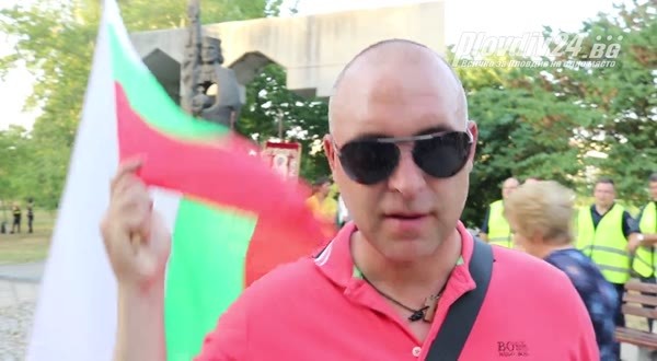 Протестиращ в Асеновград: Циганите да си заминават в Индия