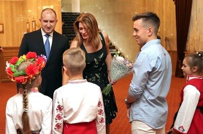 Румен Радев пред българи в Санкт Петербург: Имаме общ дълг да пазим езика и традициите си