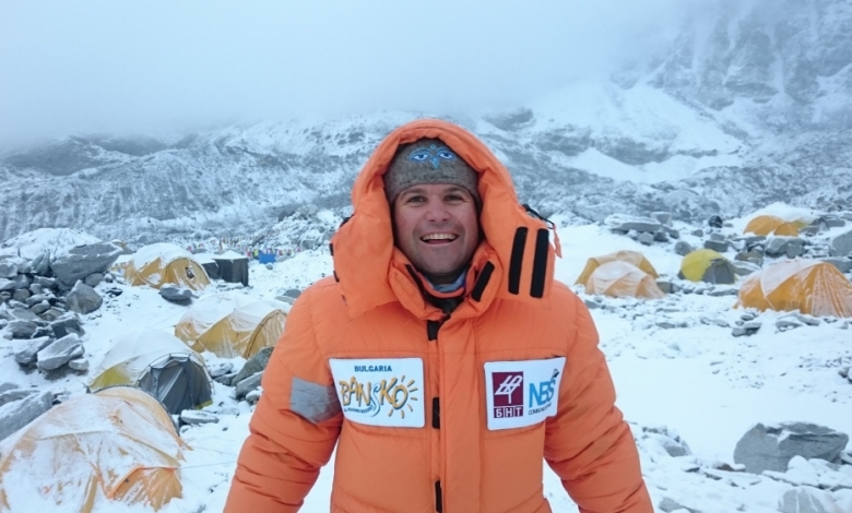 Гордост за България! Атанас Скатов изкачи Еверест шест дни след Лхотце