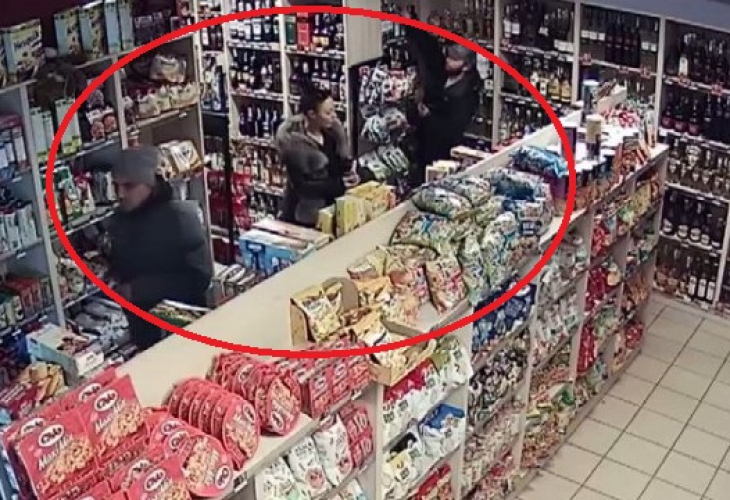 Внимание, засукана мадама и двама типове вършат големи поразии из столичните магазини! (СНИМКИ)