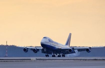 Смърт на пътник приземи извънредно самолет
