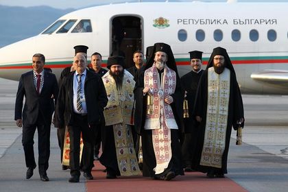 Благодатният огън вече е в България