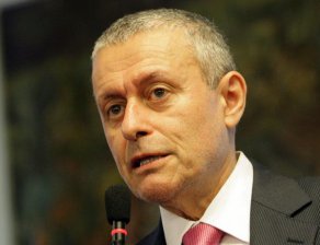 Соломон Паси представи схема за справяне с бежанската криза